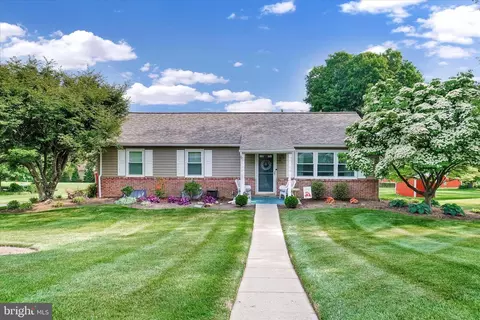 180 Southview Dr, York, PA 17402
