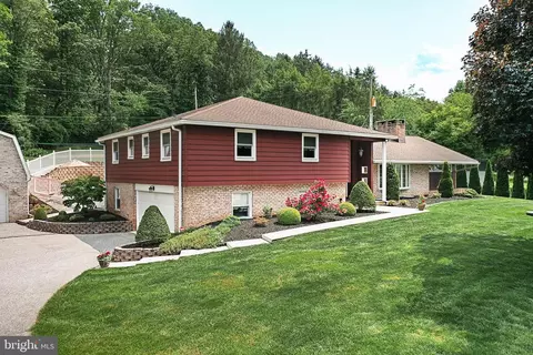 5624 Midhill Rd, Spring Grove, PA 17362