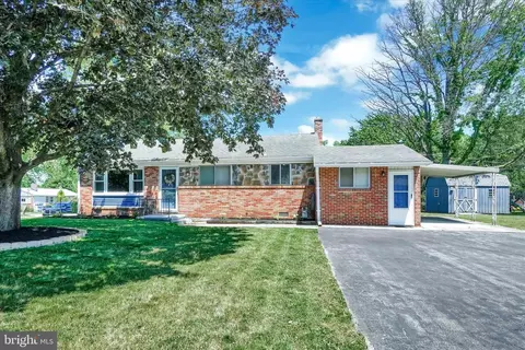 941 Erlen Dr, York, PA 17402