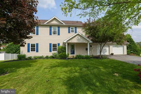 92 Schoolhouse Ln, Windsor, PA 17366