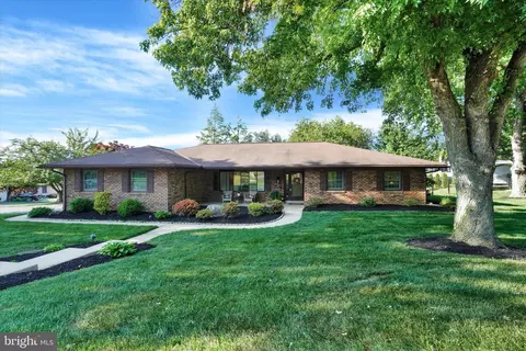 3465 Blackfriar Ln, York, PA 17402
