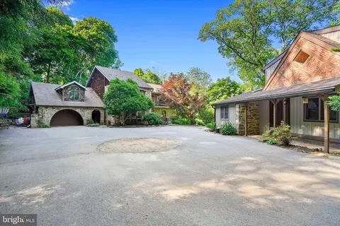 21 Cottage Ave, Glen Rock, PA 17327