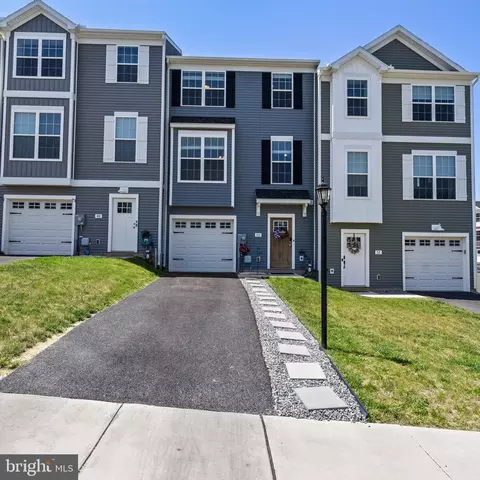 50 Overlook Dr, Hanover, PA 17331