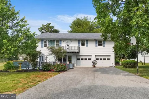 2035 Greenbriar Rd, York, PA 17404