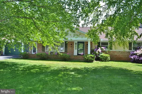 381 Valley Rd, York, PA 17407