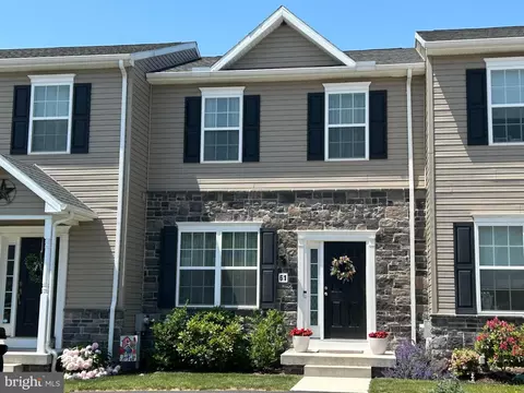 61 Holstein Dr, Hanover, PA 17331