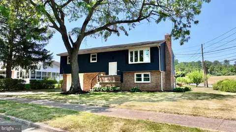 301 Sunset Dr, New Cumberland, PA 17070