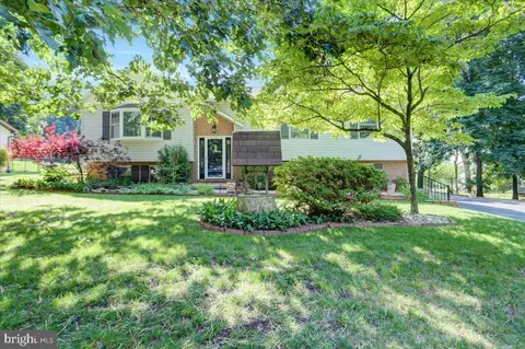 3024 Acorn Ln, Red Lion, PA 17356