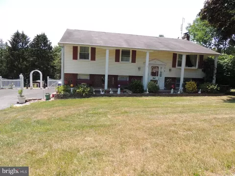 9 Washington Rd, New Freedom, PA 17349