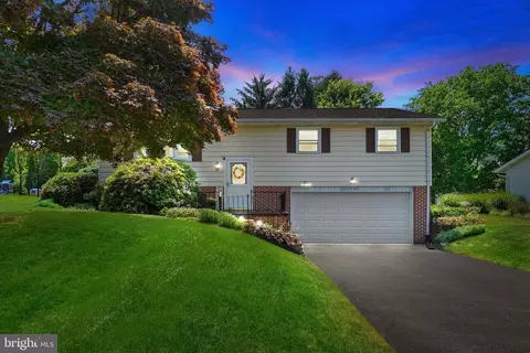 3550 Holly Rd, Dover, PA 17315