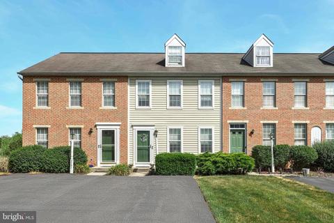 2795 Woodmont Dr, York, PA 17404