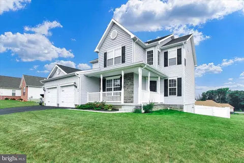 18 Whispering Ln, Hanover, PA 17331