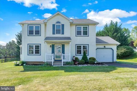 22 Coupler Dr, Stewartstown, PA 17363