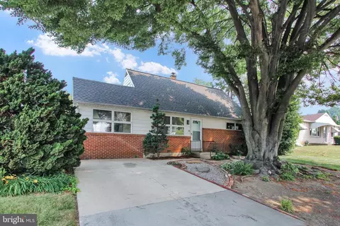 1753 Pelham Dr, York, PA 17406