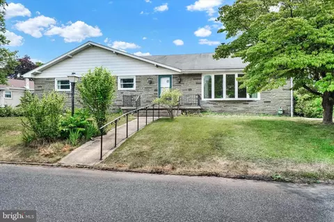 347 Hill N Dale Dr, York, PA 17403