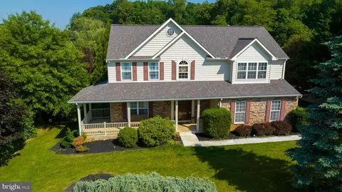 2757 Rexwood Dr, Glen Rock, PA 17327