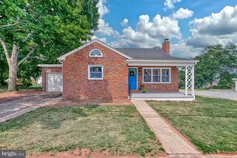 57 N Queen St, Dover, PA 17315