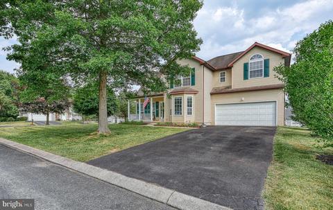 10 Gary Player Dr, Etters, PA 17319