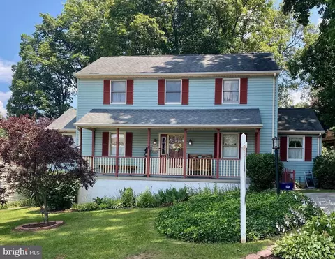 22 Meadowview Dr, Hanover, PA 17331