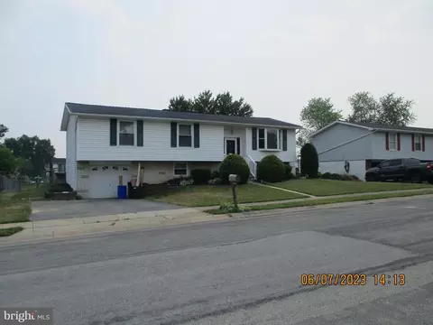 308 Elmwood Dr, Dover, PA 17315