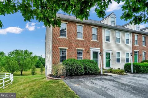 2797 Woodmont Dr, York, PA 17404