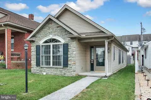 32 Moul Ave, Hanover, PA 17331