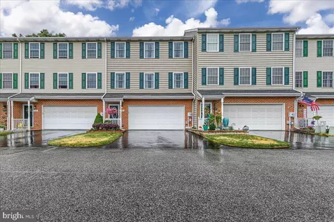 118 Country Ridge Dr, Red Lion, PA 17356