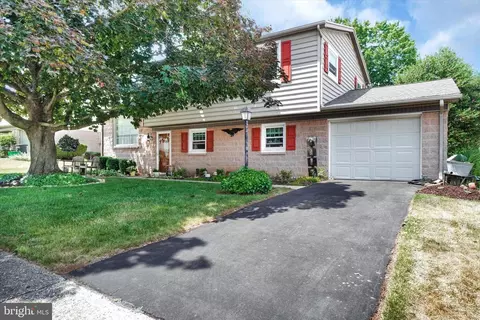 909 Richwill Dr, York, PA 17404