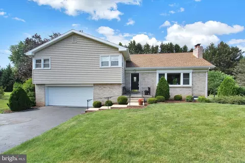 211 N Lynbrook Dr N, York, PA 17402