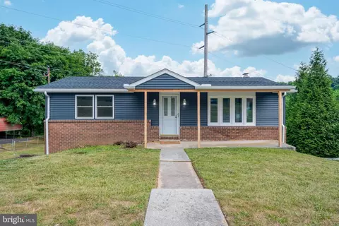 20 Waterfront Dr, Hanover, PA 17331