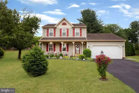 16 Magnolia Ln, Hanover, PA 17331