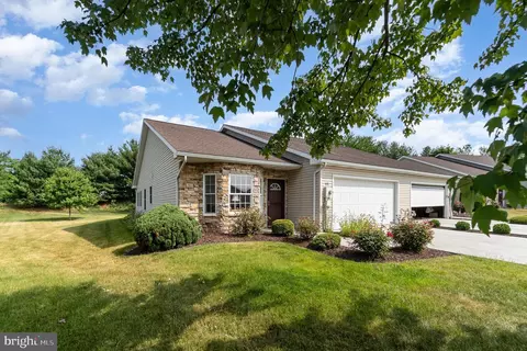 608 Northland Dr, Hanover, PA 17331