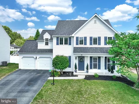 26 Stonewood Dr, York, PA 17407