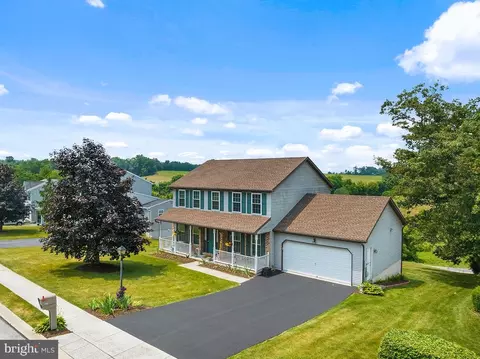 225 Hall Dr, Hanover, PA 17331