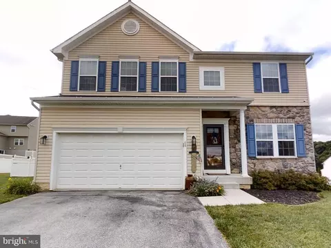 68 Flanders Ct, Hanover, PA 17331