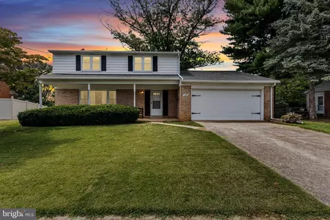 208 Green Lane Dr, Camp Hill, PA 17011