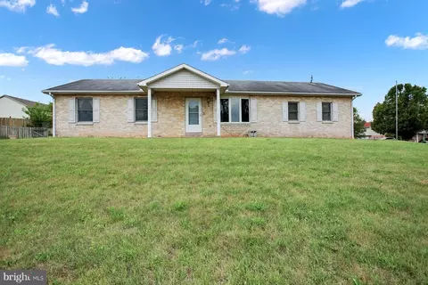 1900 Aldon Dr, Dover, PA 17315