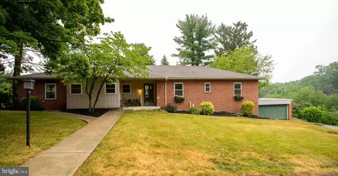 1639 Clover Ln, York, PA 17403