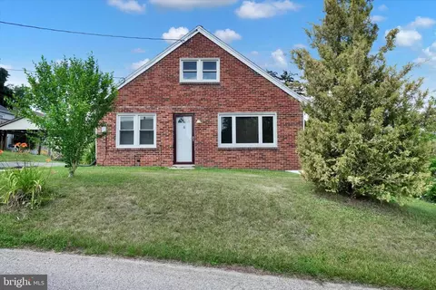 6 Camp Rd, Glen Rock, PA 17327