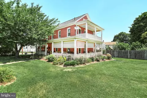 38 W Forrest Ave, Shrewsbury, PA 17361