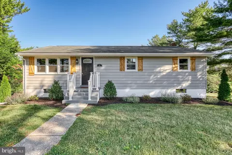 18 Utz Dr, Hanover, PA 17331