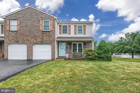 1996 Wyatt Cir, Dover, PA 17315