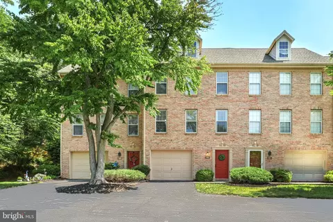 918 Skyview Dr, York, PA 17406