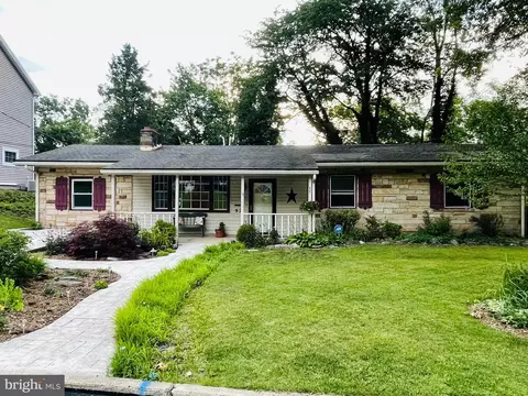92 Pleasantview Ter, New Cumberland, PA 17070
