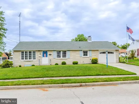 1017 Shafer Dr, Hanover, PA 17331