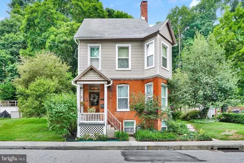 31 Cottage Ave, Glen Rock, PA 17327
