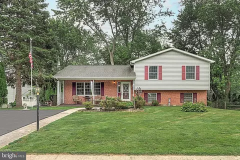 46 Cardinal Dr, Hanover, PA 17331