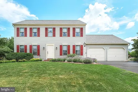 509 El Dorado Dr, Red Lion, PA 17356