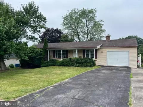5 N Seasons Dr, Dillsburg, PA 17019