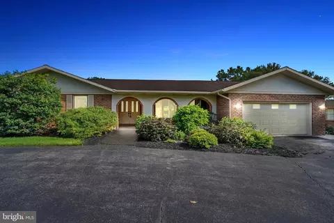 3565 Pebble Ridge Dr, York, PA 17402